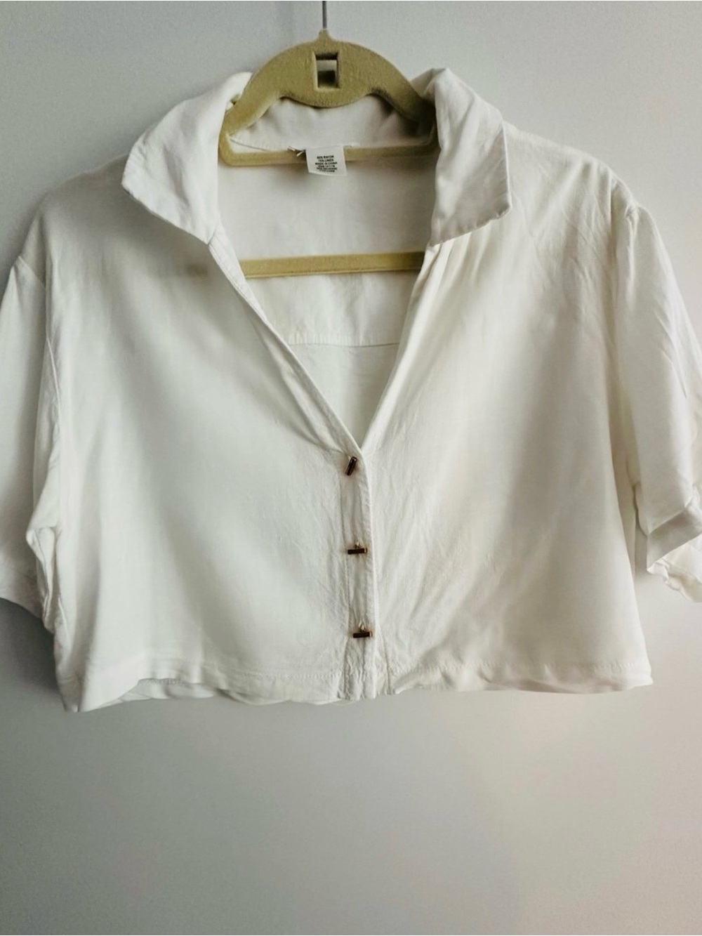 Women’s White Cropped Button-Front Top